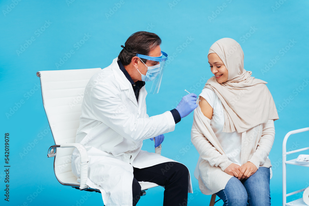 Obraz premium Peple gettig vaccine for covid-19 virus, vaccination against coronavirus