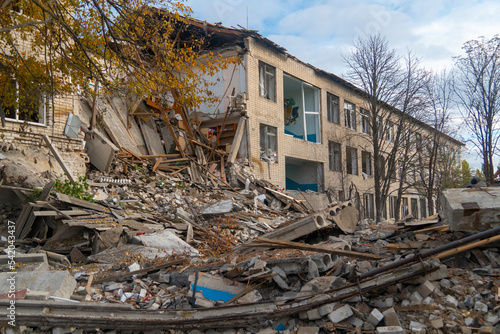 War in Ukraine. Russian invasion of Ukraine. School damaged by shelling. Destruction of infrastructure. Terror of the civilian population. War crimes © Oleksandr Baranov
