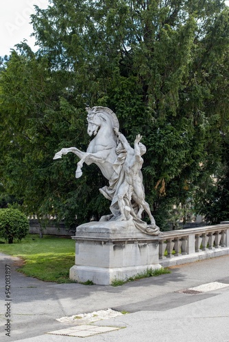 Canvas Print Vertical shot of a horse statue in Vienna, Austria