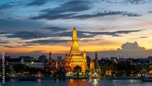 Day to night,Time lapse,Beautiful sunset sky and  behind Wat Arun Ratchawararam Ratchaworamahawihan, Bangkok, Thailand photo