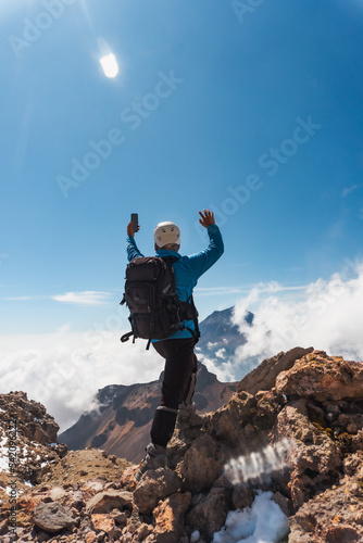 a An adult mountainer standing at the iztaccihuatl
