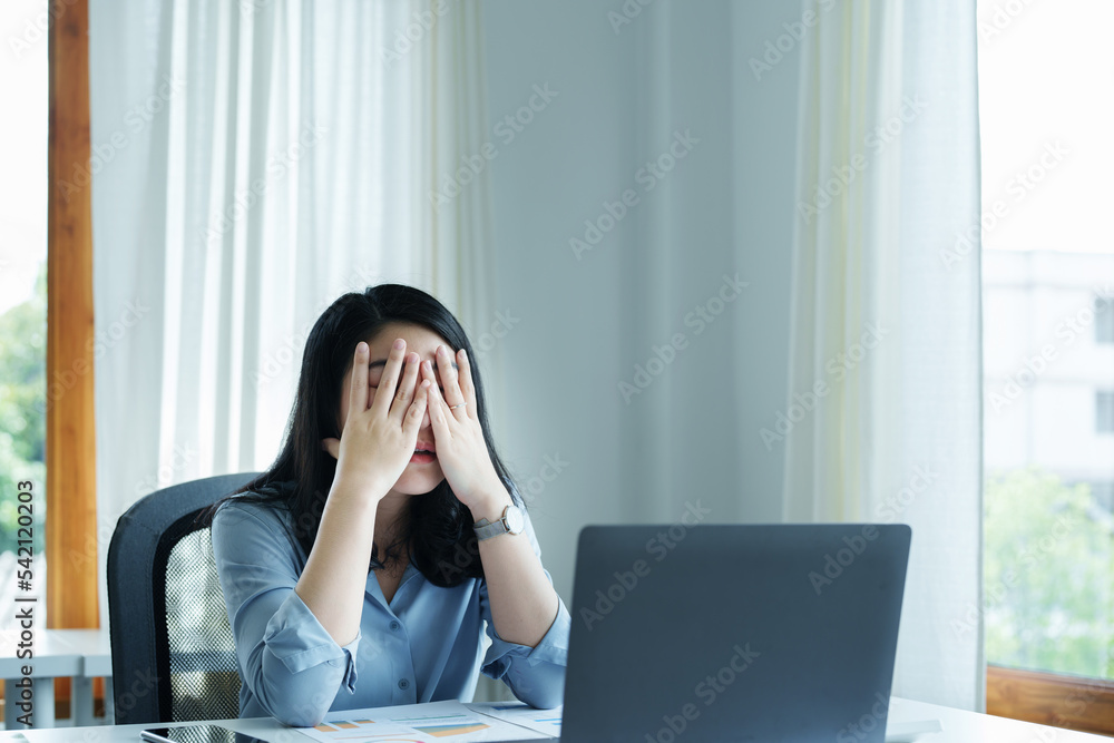 Portrait of sme business owner, woman using computer and financial statements Anxious expression on expanding the market to increase the ability to invest in business Portrait of sme business owner, woman using computer and financial statements Anxious expression on expanding the market to increase the ability to invest in business