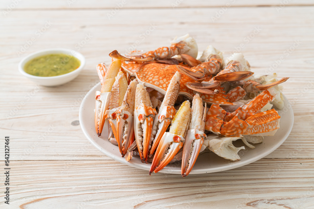 Steamed blue crab with spicy seafood sauce