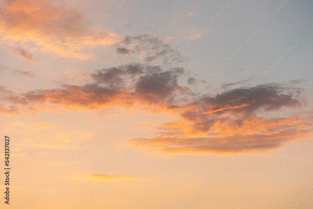 Obraz premium Golden sunrise in the sky with clouds. Copy space. Scenic abstract background