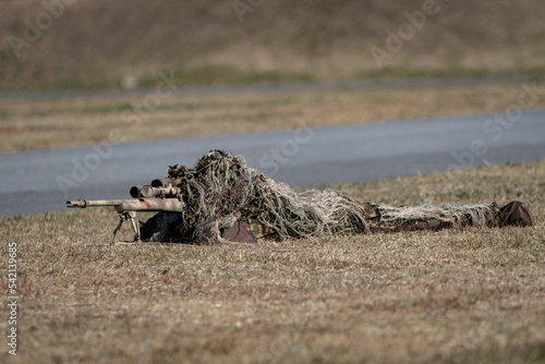 ギリースーツを着た狙撃手（sniper in ghillie suit with presicion rifle） photo