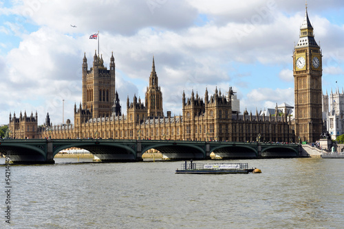 Palace of Westminster oder Houses of Parliament, mit dem Victoria Tower, an der Themse im Morgenlicht, London, Region London, England, Großbritannien, Europa