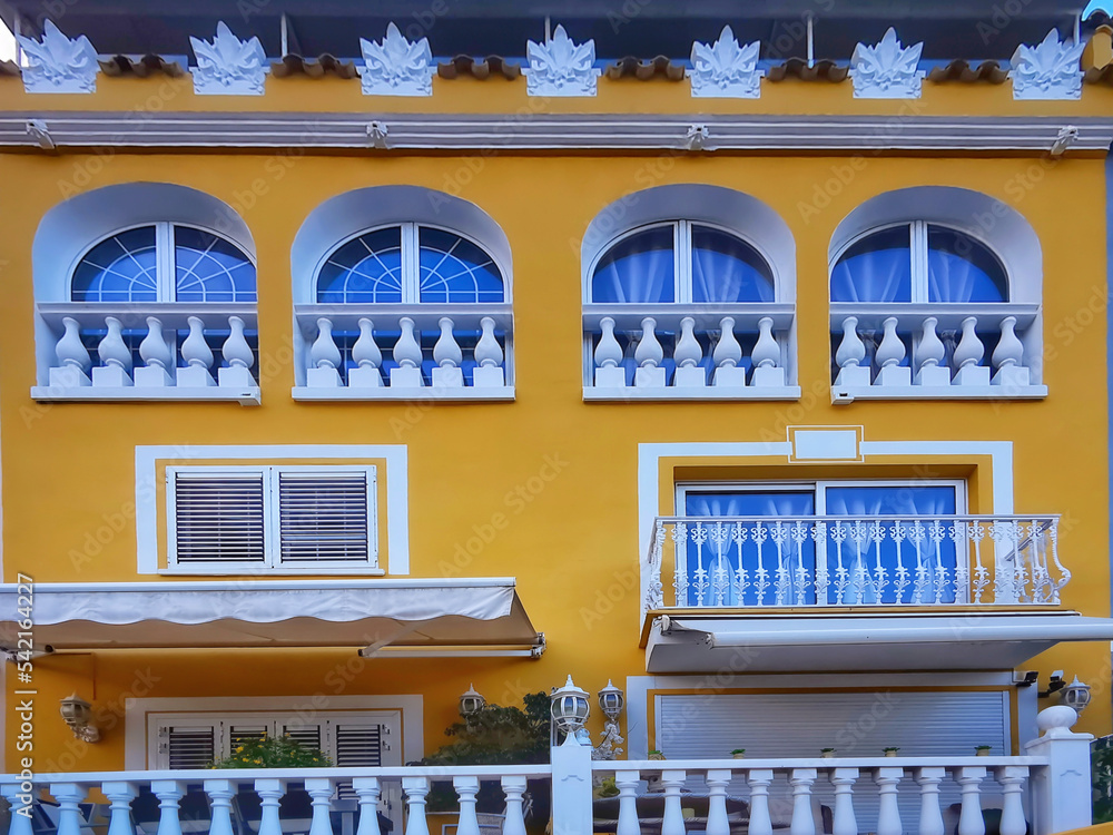 Φωτογραφία multicolored houses of a town on the Valencian coast in the Mediterranean
