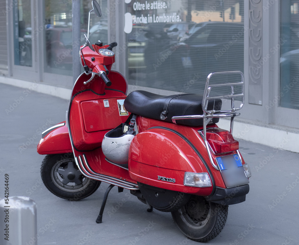 red vintage Vespa PX 125 by Piaggio from 80's.Milan - Italy, 13th August  2022 Stock Photo | Adobe Stock