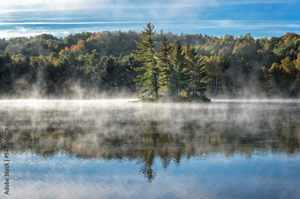 Fototapeta premium Mist on the lake
