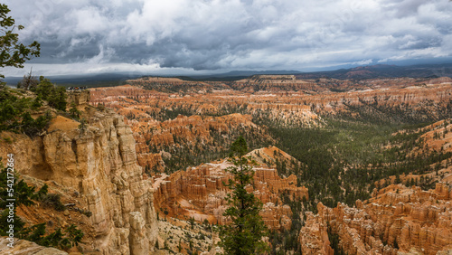 Bryce Canyon in Utah, is famous for its geological rock formations. Due to freezing and thawing, the limestone and sandstone formations are slowly eroded to form the so-called hoodoos.