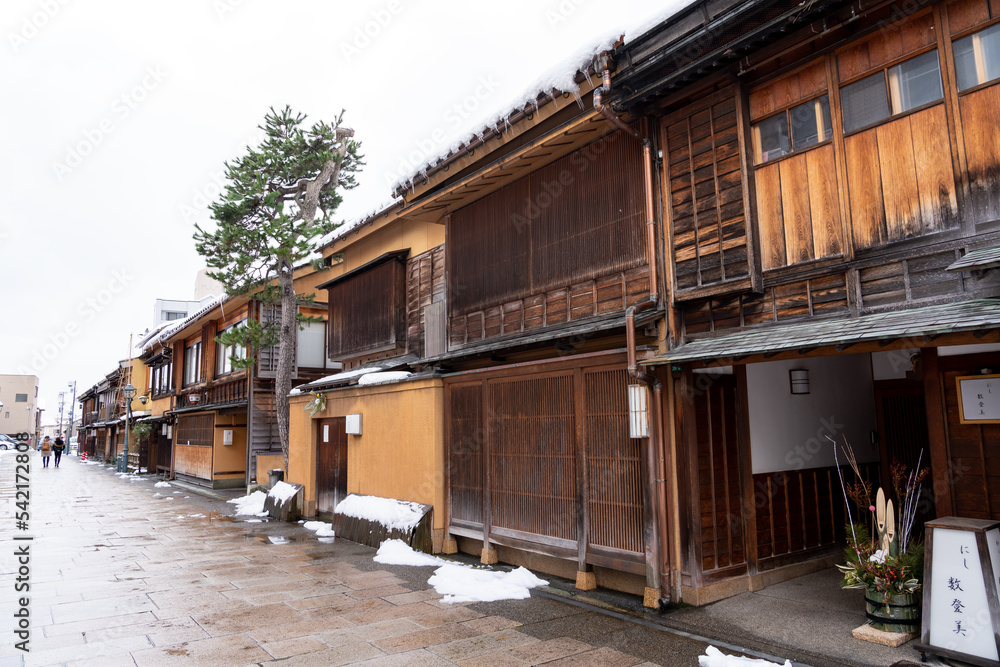 雪の金沢・にし茶屋街