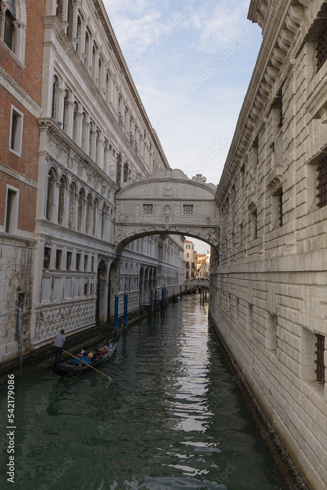 Puente de los suspiros de venecia.
Bridge of Sighs in Venice.