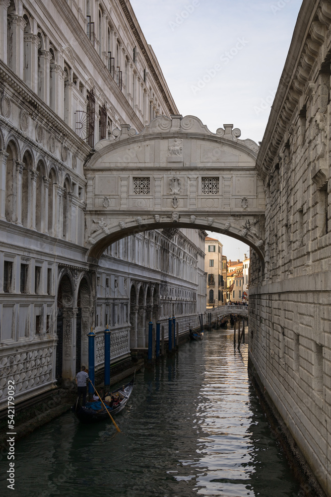 Puente de los suspiros de venecia.
Bridge of Sighs in Venice.