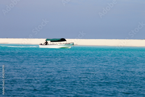 Barco a la deriva.