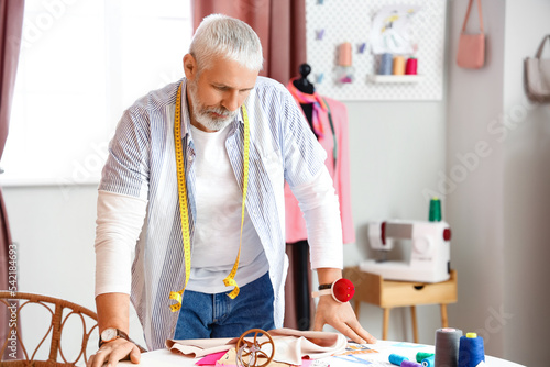 Mature fashion designer wor...