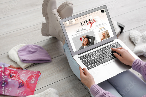 Female lifestyle blogger wi...