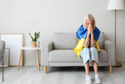 Mature woman with flag of U...