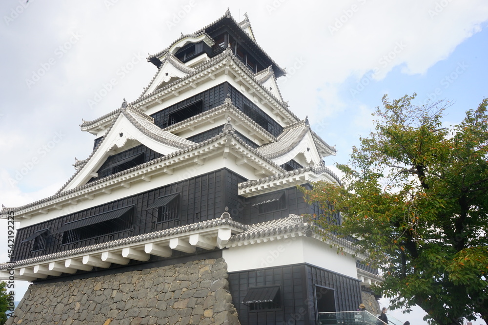 Fototapeta premium Kumamoto-jo or Kumamoto Castle in Kumamoto, Japan - 日本 熊本県 熊本城 