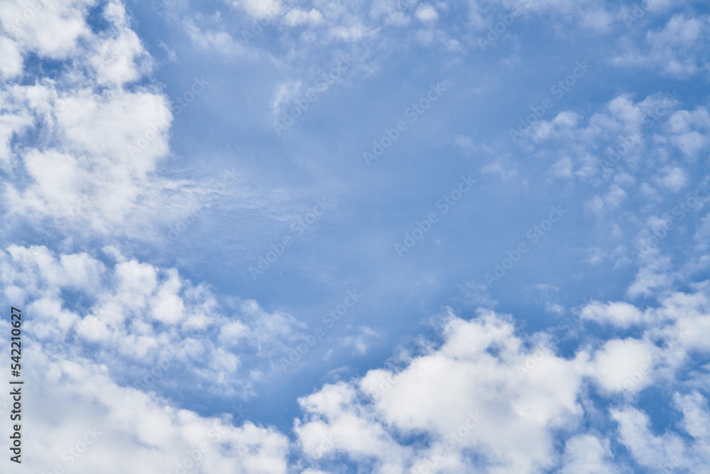 Obraz premium Beatiful blue sky with clouds on a sunny day