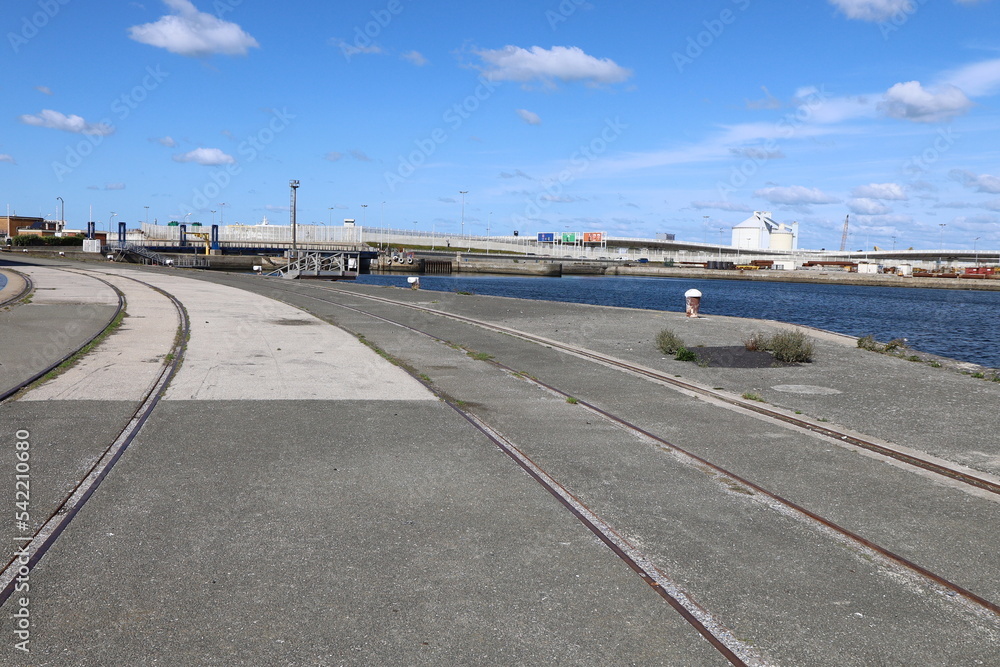Fototapeta premium Le port, ville de Calais, département Nord Pas de Calais, France