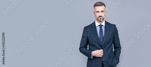 Photos charismatic businessman man in businesslike suit, charisma