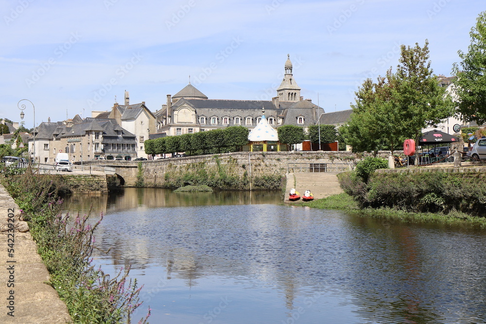 Le confluent entre la rivière Isole et la rivière Ellé, ville de Quimperlé, département du Finistère, Bretagne, France