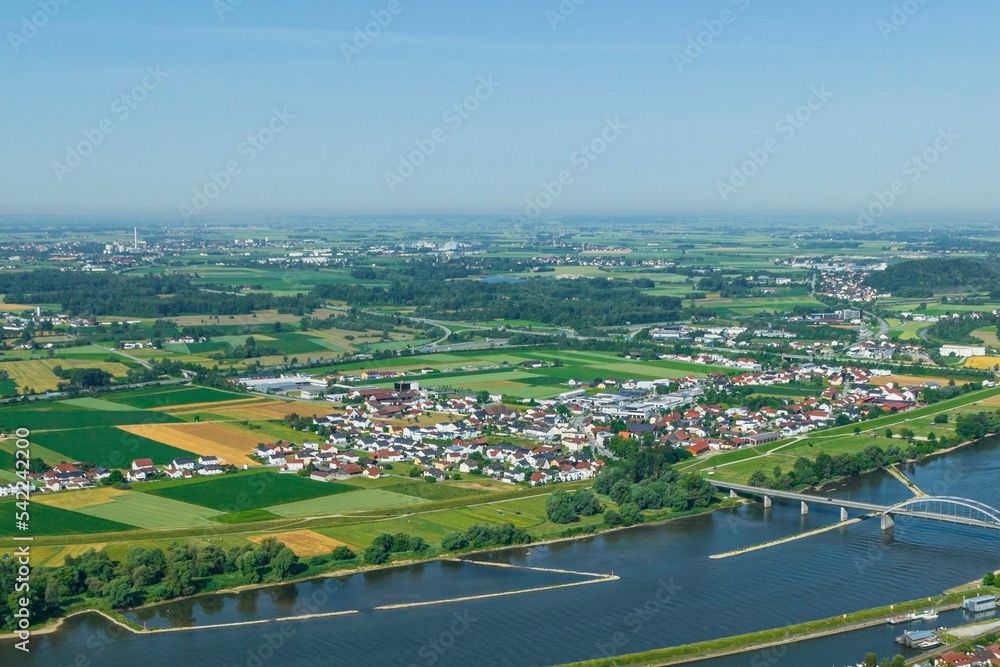 Luftbild aus der Region Deggendorf - Ausblick auf den Stadtteil Fischerdorf und das Donautal