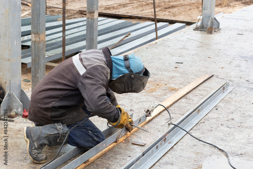 Welding works.The work of a welder in the construction of buildings and structures. Welding works.The work of a welder in the construction of buildings and structures.