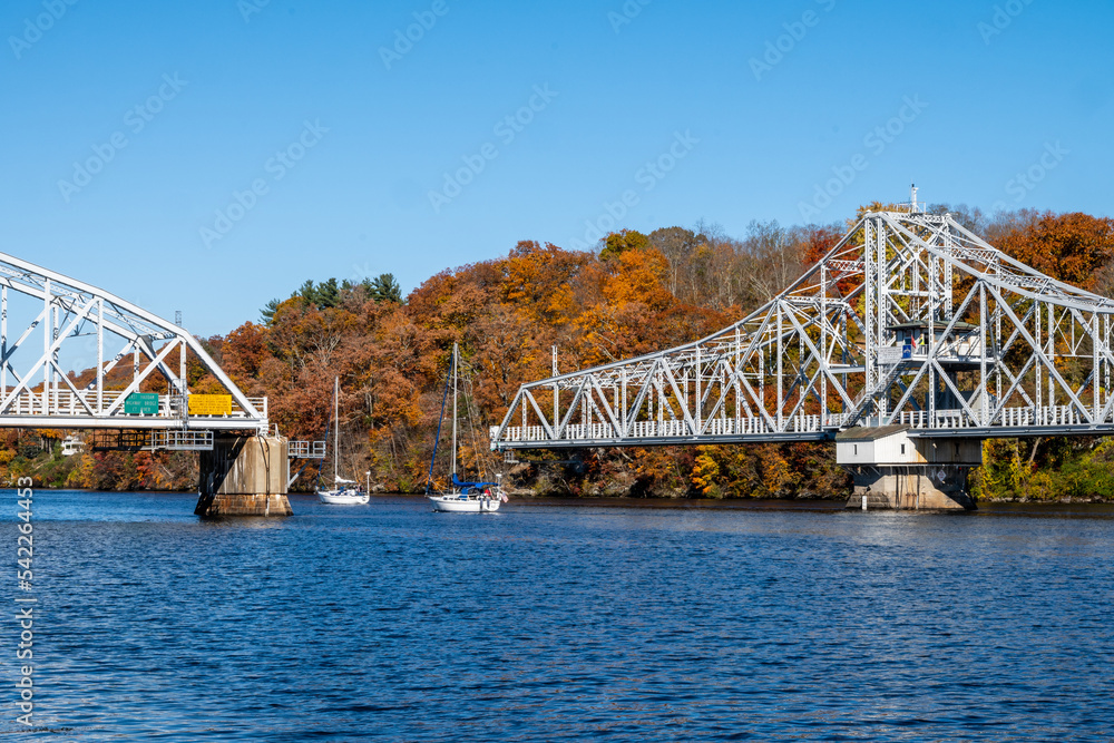 Stockfoto The East Haddam Swing Bridge over the Connecticut River opens ...