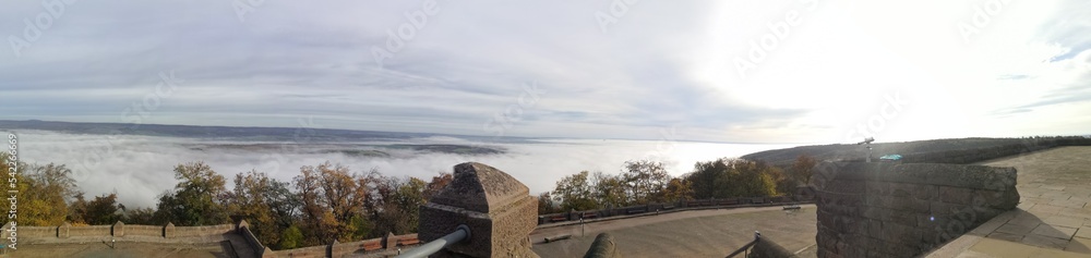 Das Kyffhäuser Denkmal im Herbst im Nebel Das Kyffhäuser Denkmal im Herbst im Nebel