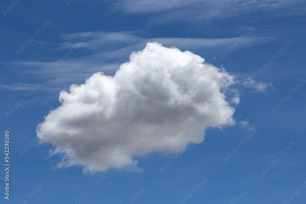 Obraz premium White cotton flake cloud isolated on blue sky background
