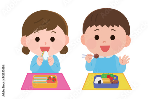 お弁当を食べる保育園児  幼稚園児　男女　イラスト