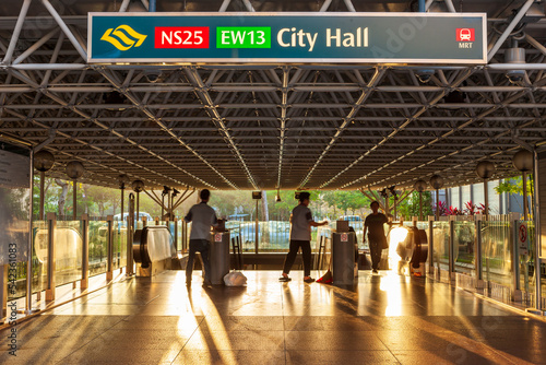 Canvas Print The entrance City Hall MRT station on Singapore