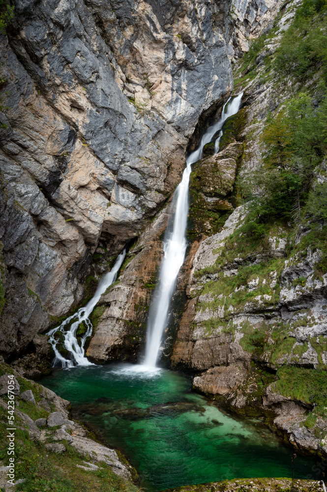 Obraz premium Cascade de Savica dans le Parc National de Triglav en Slovénie