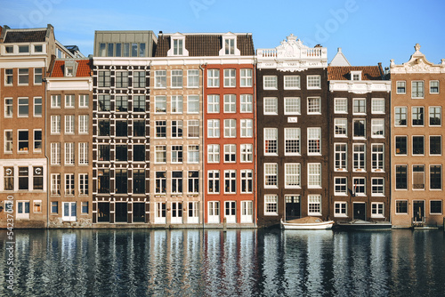 Valokuvatapetti Houses on the canals of Amsterdam