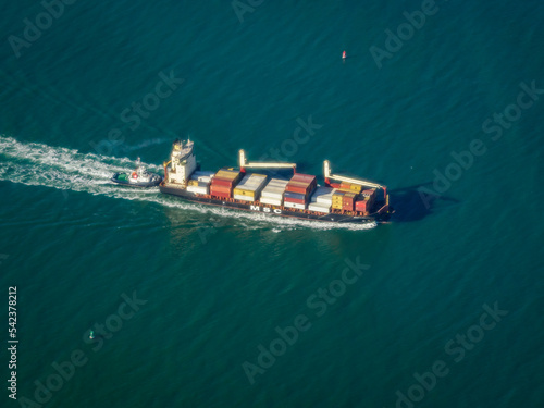 vue aérienne d'un bateau au port du Havre © Francois