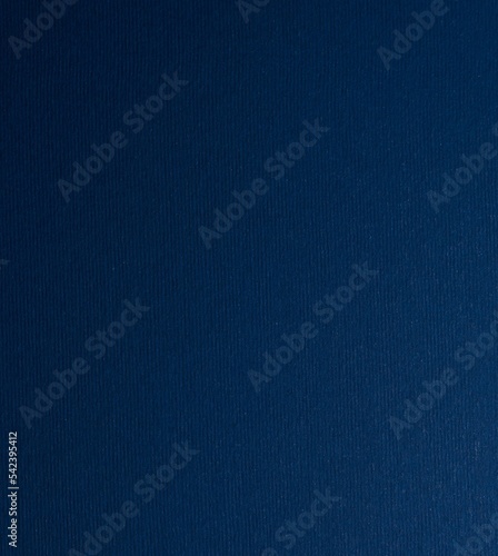 Fondo abstracto de tonos azul oscuro con suave degradado de luz