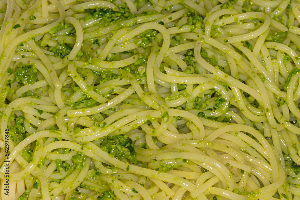 Spaghetti mit Petersilien-Pesto