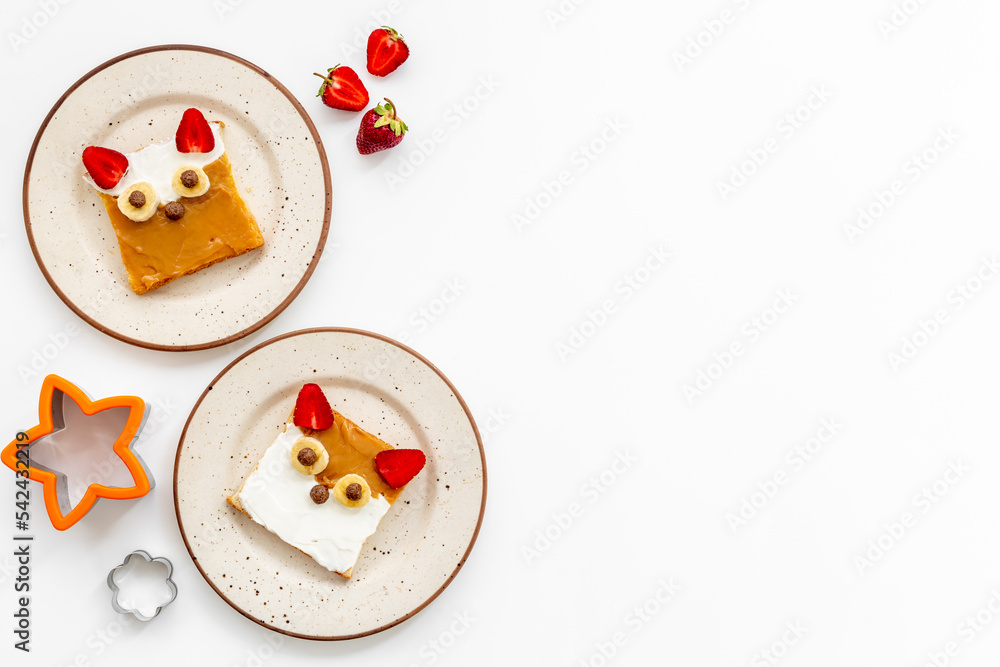 Kids sandwiches for breakfast - fox face made from peanut butter and strawberries Kids sandwiches for breakfast - fox face made from peanut butter and strawberries