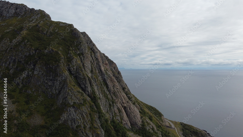 Lofoten Wasserfälle und Fjorde