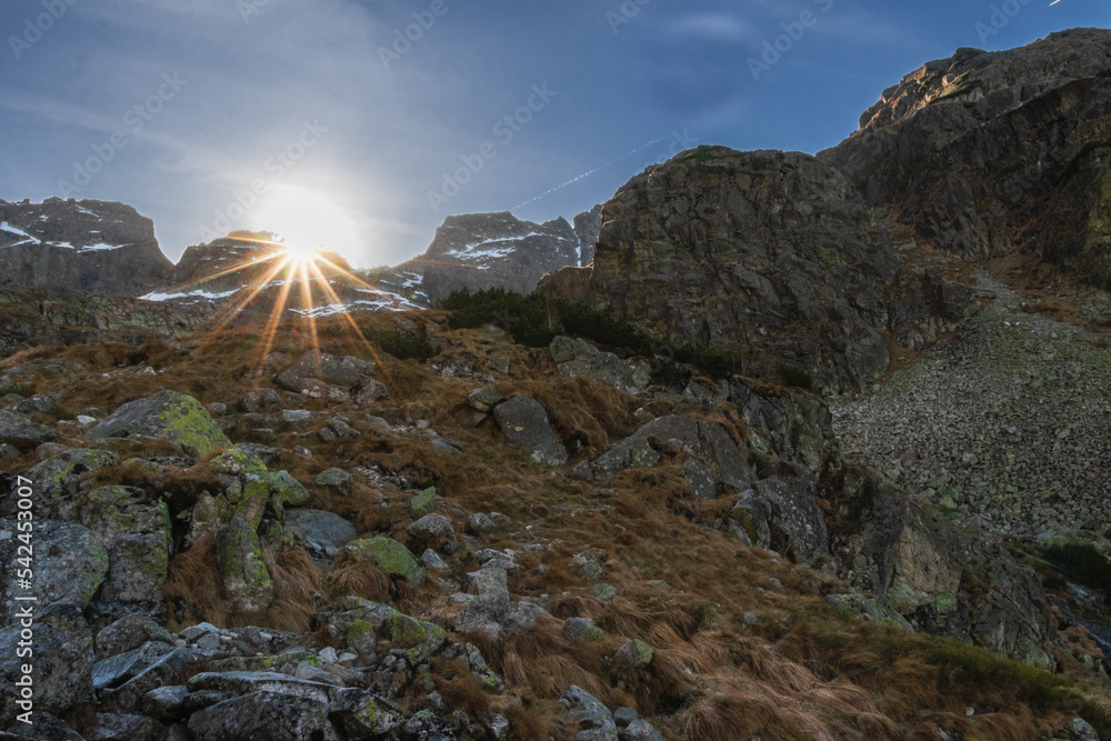 krajobraz jesienny w górach Tatry słońce kolory jesieni