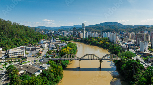 Panoramic view of the city of Blumenau and its bridge of arches, contemplating the Itajaí River that cuts through the city. photo