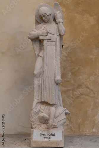 Statue de Saint-Michel