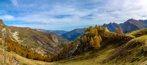Ai piedi del Monte Oronaye: l’autunno in Valle Maira, nel sud del Piemonte photo