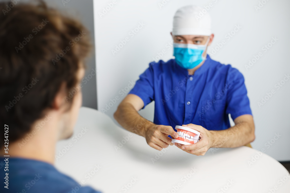 Les explications du dentiste Les explications du dentiste