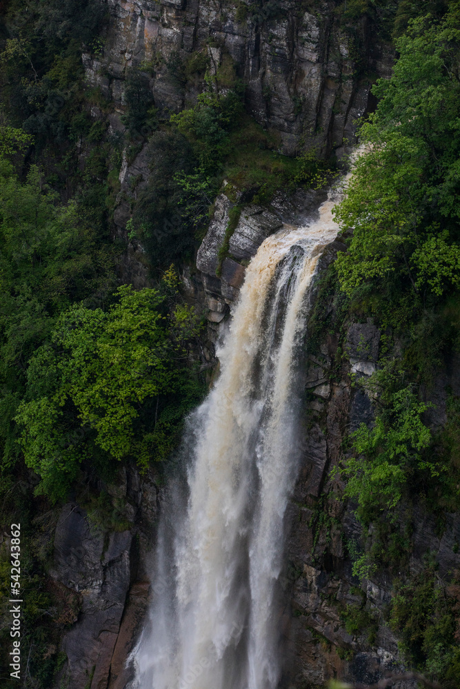 Obraz premium Spring sunset in Salt De Coromina waterfall, La Garrotxa, Spain
