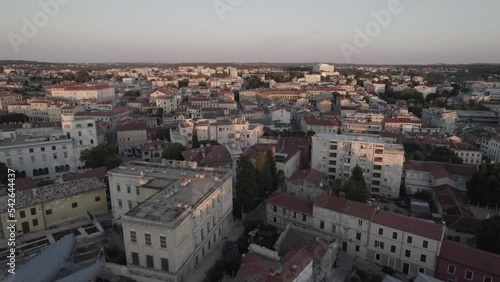 Sonnenuntergang in Pula, Kroatien - Drohne -DJI Air 2s - D-Log