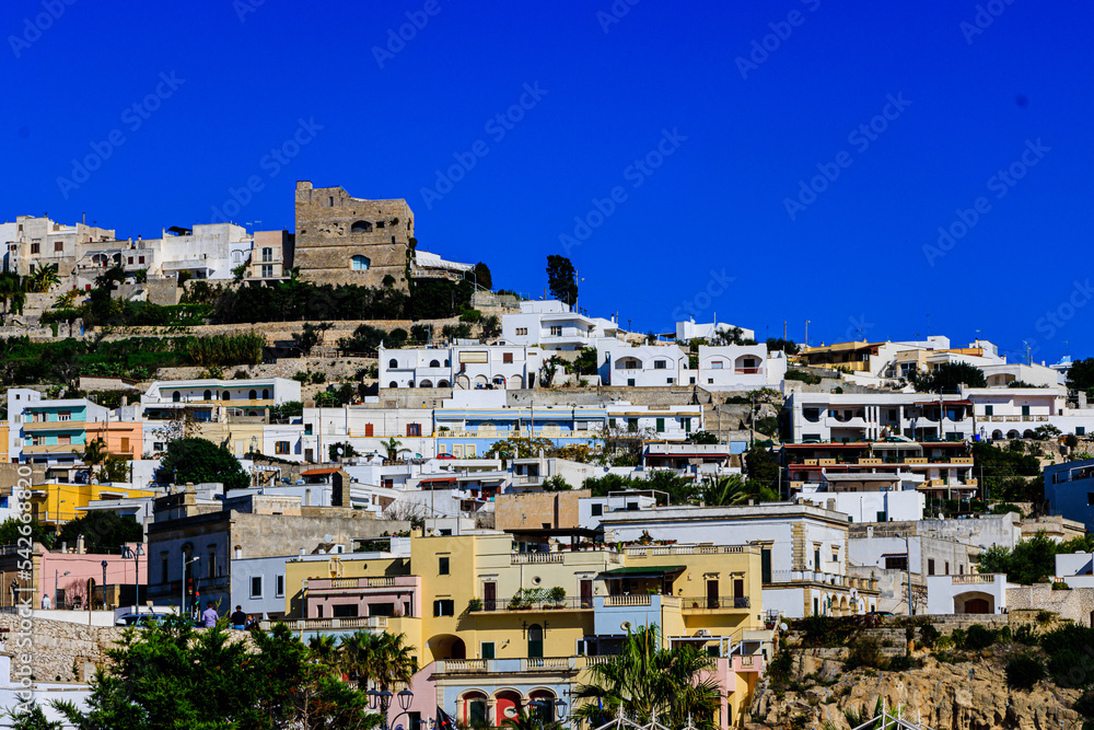 Fototapeta premium CASTRO CITTA' CON IL CASTELLO, UNO DEI SIMBOLI DEL PAESE