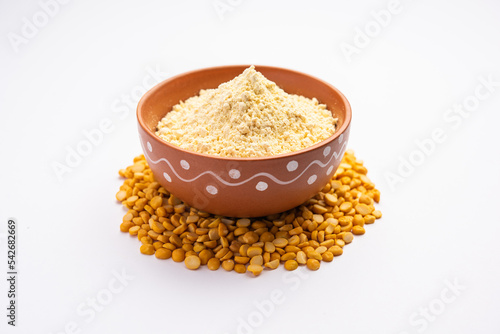 Fotografia Besan, Gram Flour or chickpea flour is a powder made from ground chickpea known