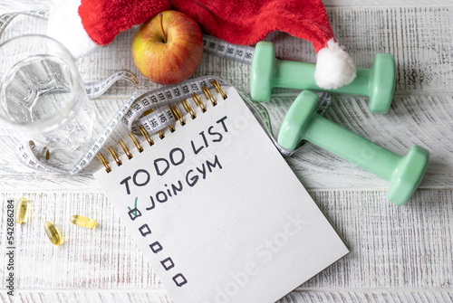 Notepad with the inscription - To do list - Join gym
